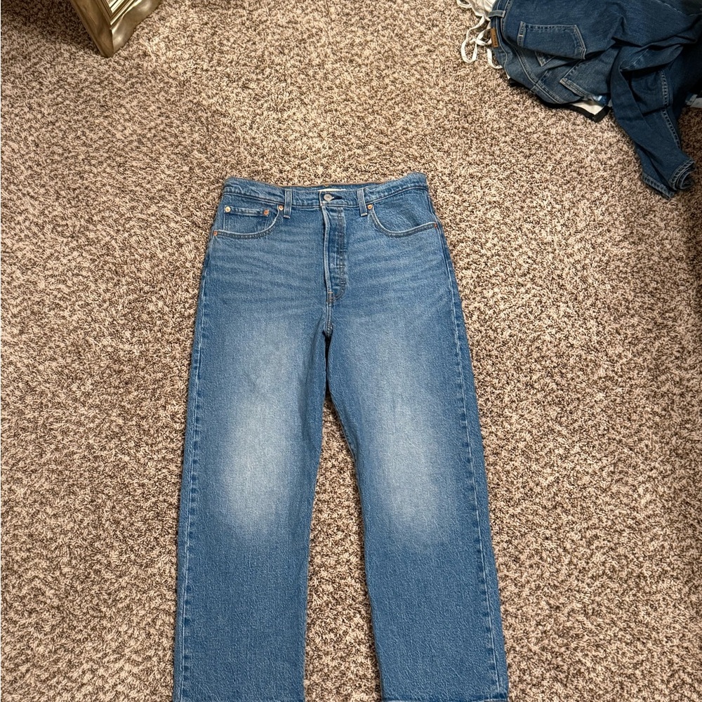 Levi's Mid-Wash Blue Jeans